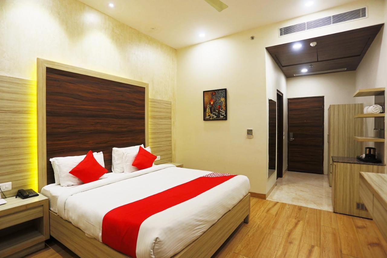 Capital O Green Palms Near Jhilmil Metro Station Hotel Nova Deli Exterior foto